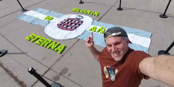El arte gigante de Alexiev Gandman, en la Copa Davis